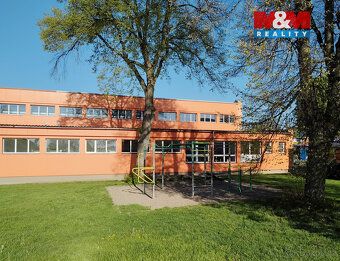 Nabízíme prostorný dvougenerační dům v obci Radonice u Kadan