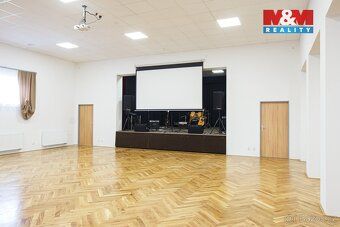 Nabízíme komerční objekt, který slouží v místní obci jako ku
