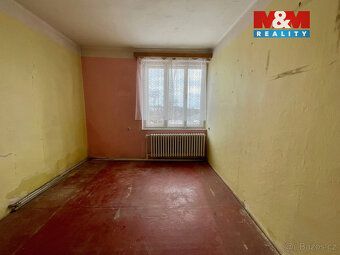 Nabízíme k prodeji dvoupodlažní rodinný dům určený ke komple
