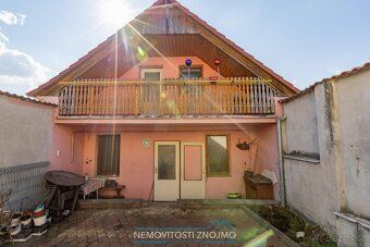 Nabízím k prodeji rodinný dům s dvorkem a garáží, nacházejíc