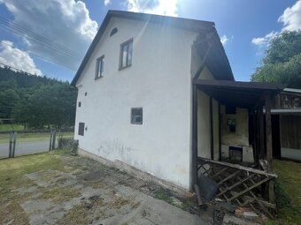 Nabízíme k prodeji zděný rodinný dům s vlastním pozemkem o c