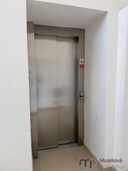 V zastoupení majitele vám nabízím k pronájmu byt č. 23 o dis