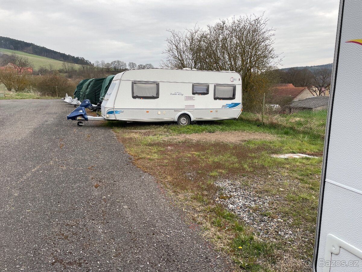 Nabízím parkování obytných vozů, karavanů a lodí (v obci Hře