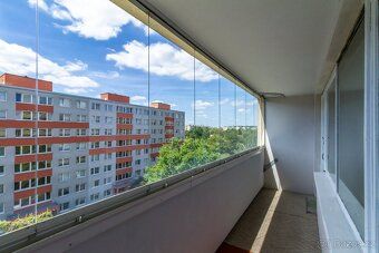 Nabízíme k pronájmu prostorný a kompletně zrekonstruovaný by