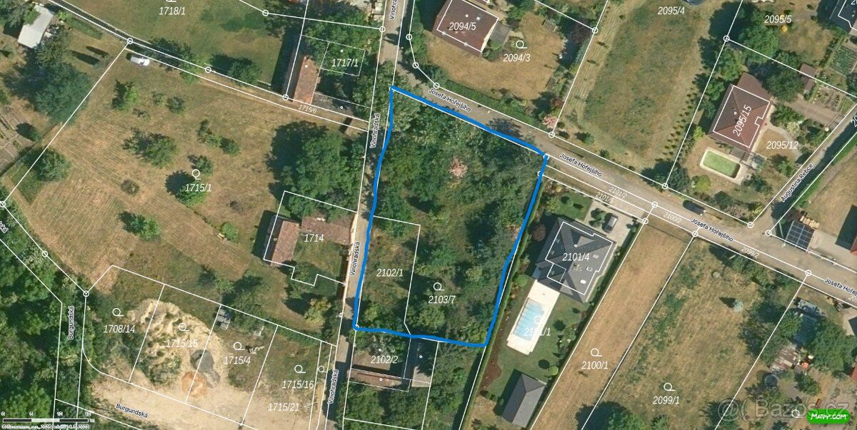 Prodám stavební pozemek 1.476m2. Vinohradská, Mělník. RK pro