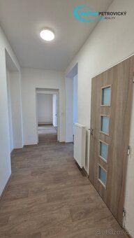Nabízím k pronájmu světlý byt o dispozici 3+1 a celkové výmě