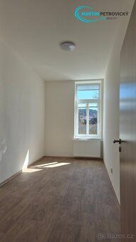 Nabízím k pronájmu světlý byt o dispozici 3+1 a celkové výmě