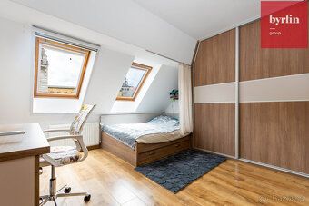 Hledáte opravdu velký byt pro rodinu, kde nebudete řešit kom
