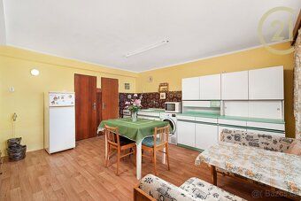 Dvougenerační cihlový rodinný dům o užitné ploše 221 m² se n