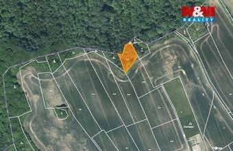 Nabízíme na prodej louku s porostem stromů o rozloze 1683 m²