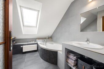 Prodej rodinného domu 240 m², pozemek 725 m² Pod Ořechy, Mla