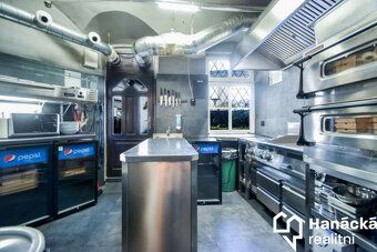 Nabízím přenechání provozu moderní restaurace s barem na Laf