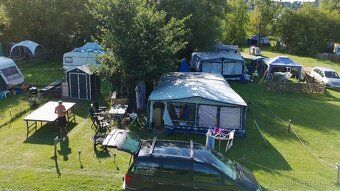 Prodám karavan pevné stání u Jinolických rybníků. Karavan má