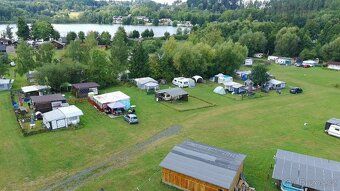 Prodám karavan pevné stání u Jinolických rybníků. Karavan má