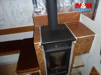 Nabízíme k prodeji chatu, podlahová plocha 32 m2 s hezkým vý