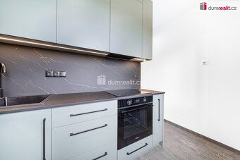 Uvedená cena je kompletní včetně vybavení, právního servisu 