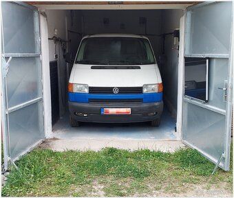 Pronájem garáže. Velkou výhodou jsou nová netypická vrata, k