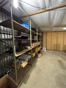 Nabízím k pronájmu skladový prostor o velikosti 7 × 8 m (cca