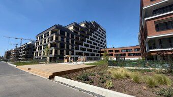 Pronájem nezařizeného bytu 1+kk 44,7 m² s balkonem a sklepem