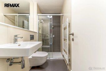 Pronájem rodinného domu 201 m², pozemek 197 m² V Šáreckém úd