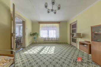Prodej rodinného domu v Ředhošti se zahradou, dvěma stodolam