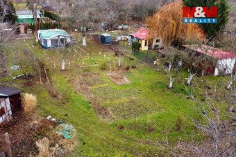 Nabízíme k prodeji zahradu o výměře 592 m² v oblíbené zahrád