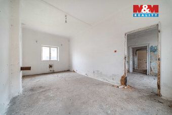 Nabízíme k prodeji řadový rodinný dům v klidné části obce Úh