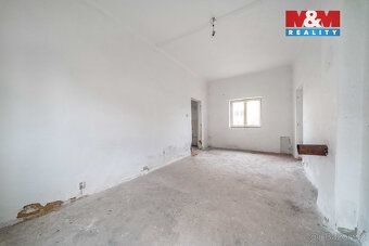 Nabízíme k prodeji řadový rodinný dům v klidné části obce Úh