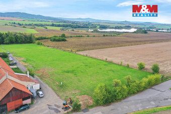 Nabízíme k prodeji pozemek o rozloze 1211 m² v atraktivní lo