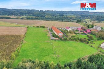 Nabízíme k prodeji pozemek o rozloze 1211 m² v atraktivní lo