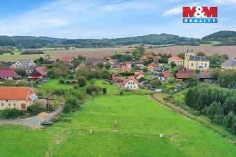 Nabízíme k prodeji zasíťovaný pozemek o rozloze 1201 m², ide