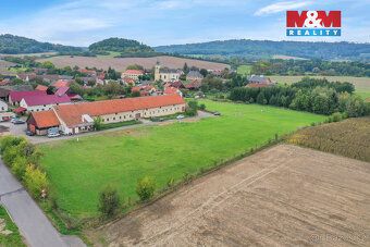 Nabízíme k prodeji zasíťovaný pozemek o rozloze 1211 m² v kl