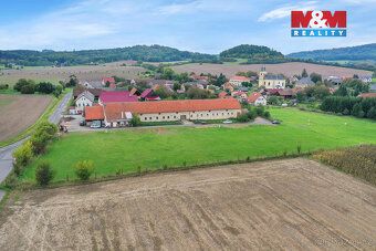 Nabízíme k prodeji zasíťovaný pozemek o rozloze 1211 m² v kl