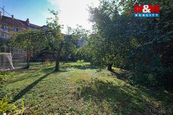 Nabízíme k prodeji pozemek o rozloze 411 m², který se nacház