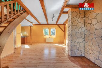 Nabízíme k prodeji slunný mezonetový byt 4+kk o ploše 96 m² 