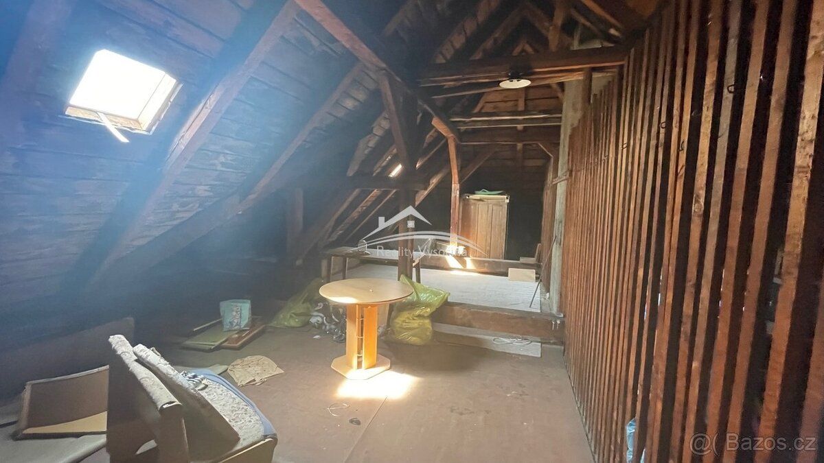 Nabízíme k prodeji půdní prostor o výměře 108 m² v samotném 