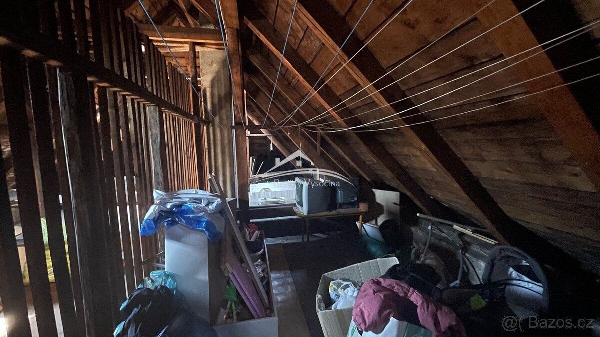 Nabízíme k prodeji půdní prostor o výměře 108 m² v samotném 