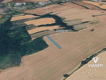 Na prodej stavební, rovinatý pozemek o celkové výměře 1800m2