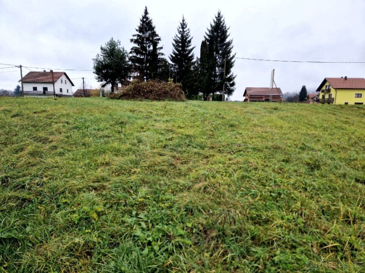 Na prodej stavební, rovinatý pozemek o celkové výměře 1800m2