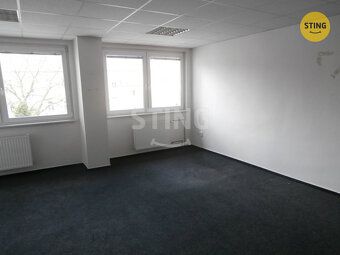Nabízíme k pronájmu administrativní komplex v 1 patře se 16 
