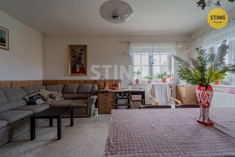Nabízíme k prodeji podíl 1/2 rodinného domu na ulici Liliová