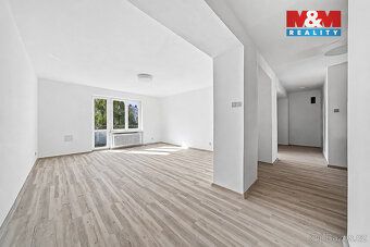 Nabízíme prodej prostorného bytu o dispozici 3+1 v centru Ol