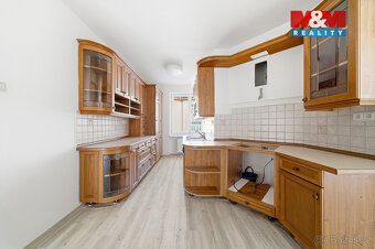 Nabízíme prodej prostorného bytu o dispozici 3+1 v centru Ol