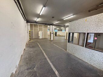 Pronajmeme sklad 390 m2 s kanceláří, rampou a parkovací ploc