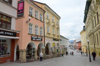 Nabízíme k pronájmu dvě prostorné propojené kanceláře 25,5 m