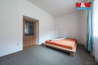 Nabízíme na prodej samostatně stojící rohový dům v klidné čá