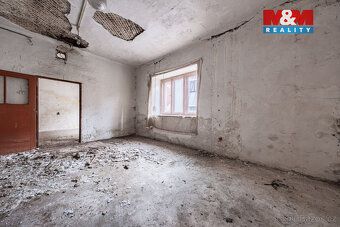 Nabízíme na prodej samostatně stojící rohový dům v klidné čá