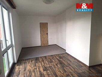 Nabízíme k pronájmu prostorný byt o dispozici 2+1 v malebné 