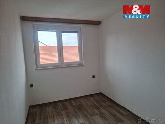 Nabízíme k pronájmu prostorný byt o dispozici 2+1 v malebné 