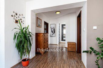 Ev.č. 00205 Na prodej nabízíme prostorný rodinný dům o celko